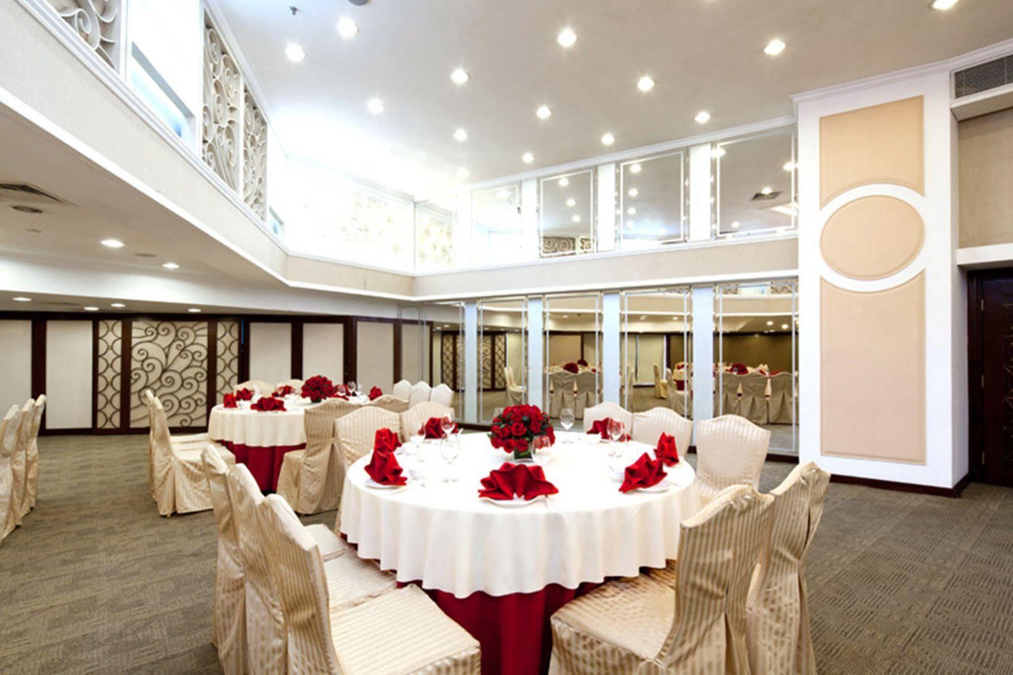Rosedale Hotel & Suites Guangzhou - Free Shuttle Bus To Canton Fair Exteriör bild